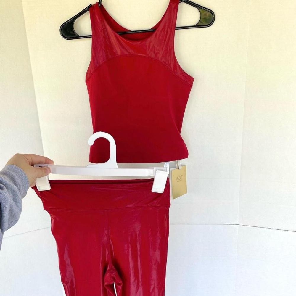 New Fabletics Kids Workout Set - Picture 7 of 7